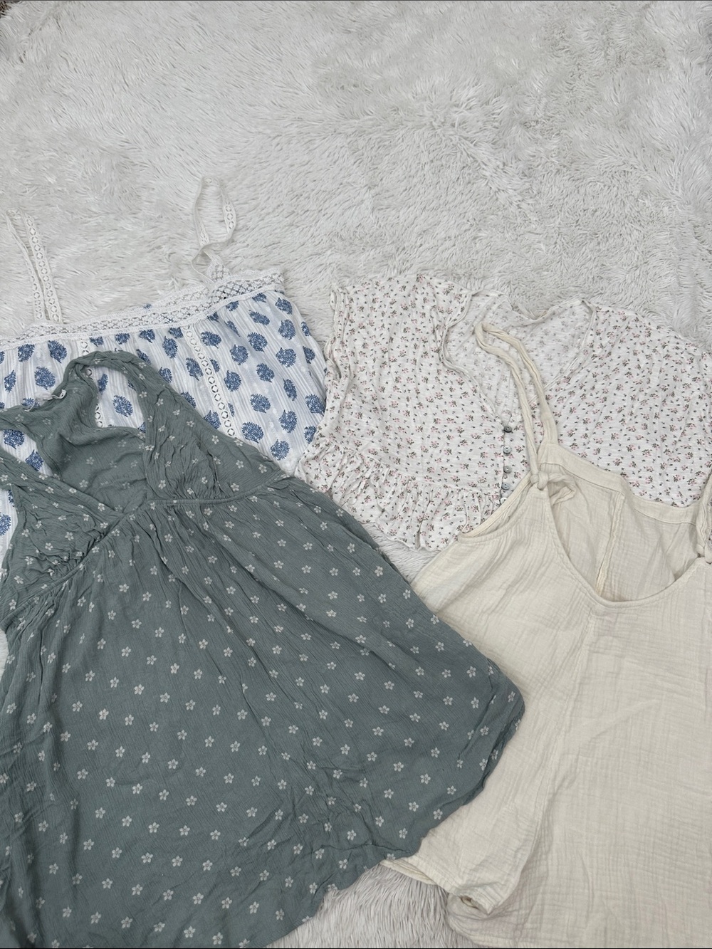 🌷 Bundle of Woman’s Clothing Size M , rompers, mini dress & tank tops